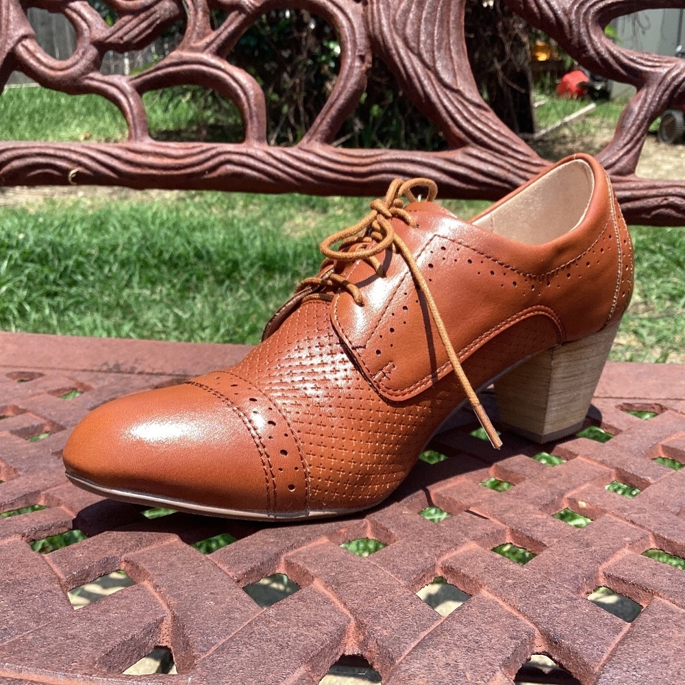 Dolce Nome Sophia Leather Perforated Lace Up Wood Heeled Oxford Shoes